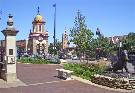 Country club plaza missouri - Country Club Plaza | Kansas City's Favorite Shopping & Dining District. Loading... Explore 15 blocks of shopping and dining in the heart of Kansas City, Missouri with 100 stores, 30 restaurants, and amazing architecture. 